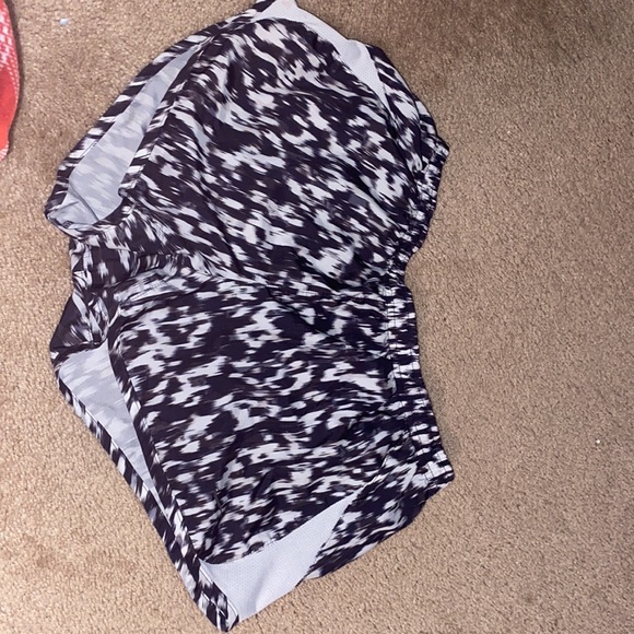 Nike Shorts size medium colors black and grey - Picture 3 of 3